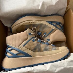 Kizik Wasatch-Mid size 8 women’s 6.5 men’s new in box